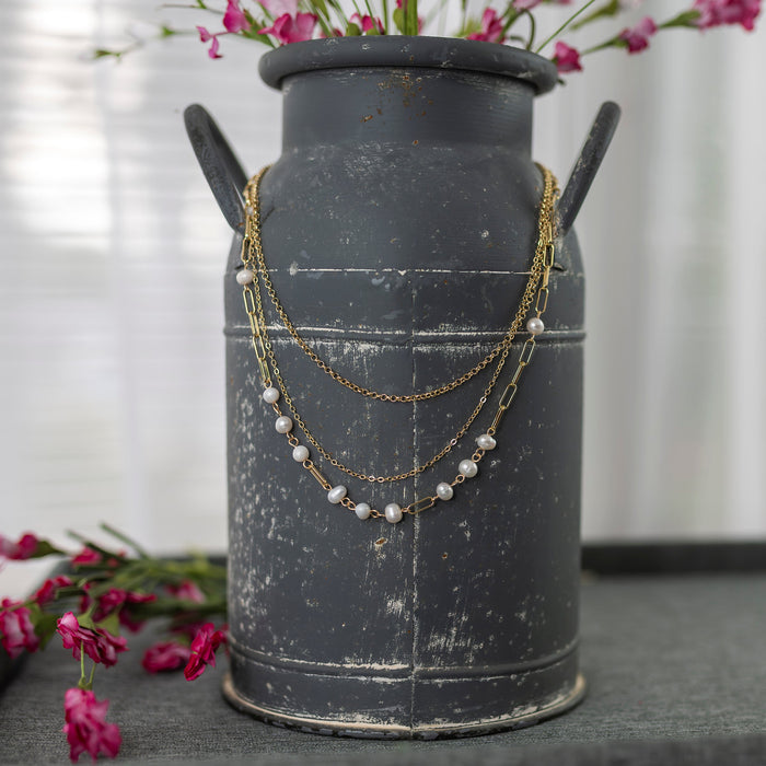 Coquette gold necklace
